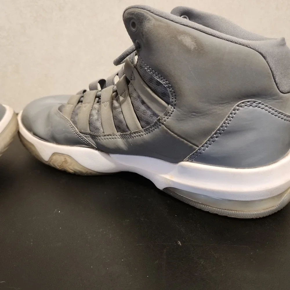Size 8- Jordan Max Aura Cool Gray